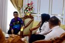 Pemkab Karimun mendukung pembentukan Pos Bapas guna mendekatkan akses pelayanan hukum dan pembimbingan kemasyarakatan bagi warga setempat. Komitmen tersebut disampaikan Bupati Karimun, Iskandarsyah, saat menerima kunjungan Kanwil Kemenkumham Kepri dan Bapas Kelas II Batam pada Selasa (22/9/2026).(Foto: Izar)
