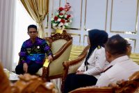 Pemkab Karimun mendukung pembentukan Pos Bapas guna mendekatkan akses pelayanan hukum dan pembimbingan kemasyarakatan bagi warga setempat. Komitmen tersebut disampaikan Bupati Karimun, Iskandarsyah, saat menerima kunjungan Kanwil Kemenkumham Kepri dan Bapas Kelas II Batam pada Selasa (22/9/2026).(Foto: Izar)
