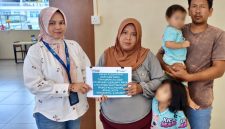 PT Timah (Persero) Tbk, membantu Santi Marliza, warga Kampung Bukit Merang, Kelurahan Meral Kota, Kecamatan Meral, Kabupaten Karimun, Kepulauan Riau, untuk mendapatkan pengobatan penyakit jantung.(Foto: Istimewa)