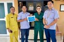 PT Timah (Persero) Tbk mendukung Tim All Star Kundur Barat U-40 dalam turnamen GMM Cup II Pasir Panjang di Kabupaten Karimun, Kepulauan Riau, guna mendorong kegiatan olahraga masyarakat di wilayah operasionalnya.(Foto: Istimewa)