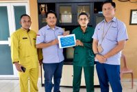PT Timah (Persero) Tbk mendukung Tim All Star Kundur Barat U-40 dalam turnamen GMM Cup II Pasir Panjang di Kabupaten Karimun, Kepulauan Riau, guna mendorong kegiatan olahraga masyarakat di wilayah operasionalnya.(Foto: Istimewa)