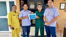 PT Timah (Persero) Tbk mendukung Tim All Star Kundur Barat U-40 dalam turnamen GMM Cup II Pasir Panjang di Kabupaten Karimun, Kepulauan Riau, guna mendorong kegiatan olahraga masyarakat di wilayah operasionalnya.(Foto: Istimewa)