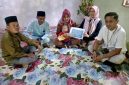 Lewat program TJSL, PT Timah (Persero) Tbk menyalurkan bantuan biaya pengobatan untuk meringankan beban kesehatan masyarakat di wilayah operasionalnya.(Foto: Istimewa)